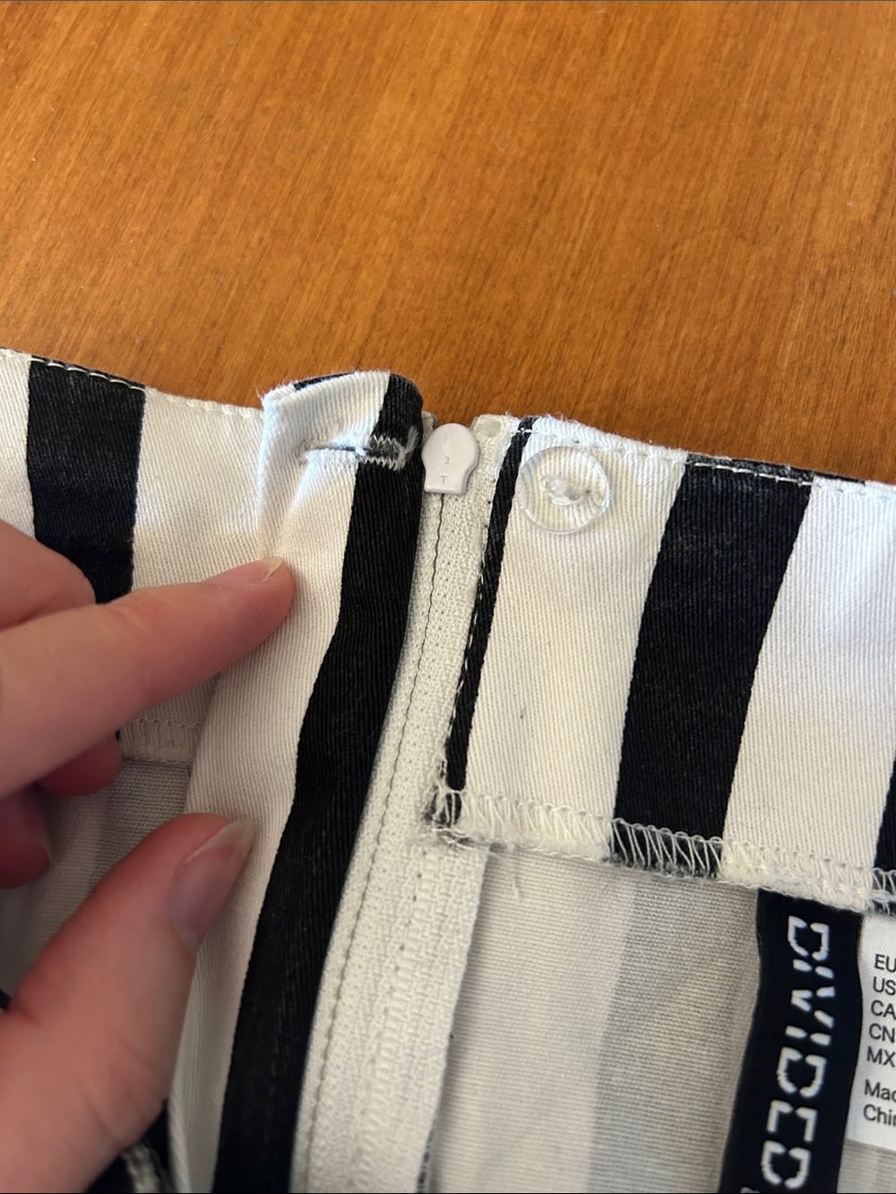 Divided by H&M - Beetlejuice Striped Mini-Skirt - Picture 5 of 9